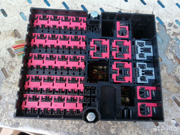 Блок предохранителей салона Ford Fusion