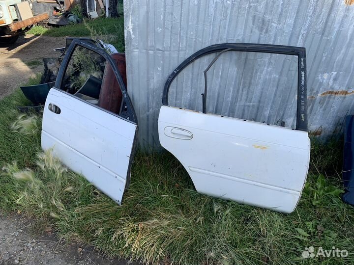 Двери правые Toyota Corolla AE100