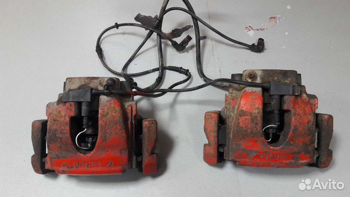 Суппорта передние левый и правый на Mercedes W210