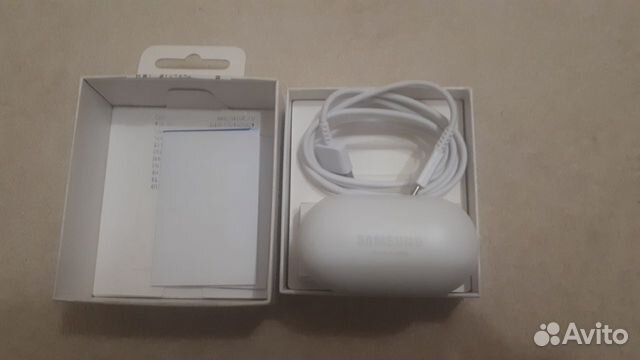 Беспроводные наушники samsung buds