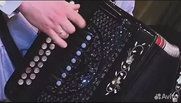 Ведущий-гармонист в одном лице