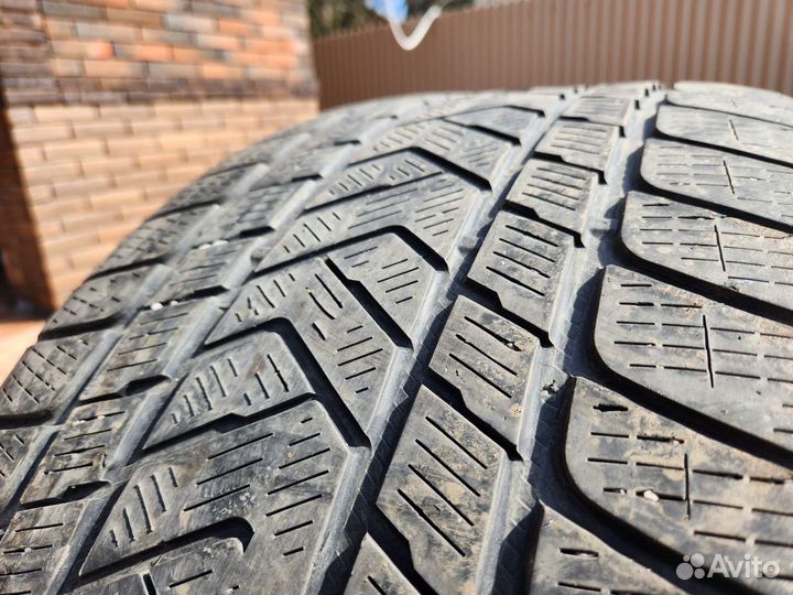 Pirelli Scorpion Winter 275/45 R21 и 315/40 R21 111V