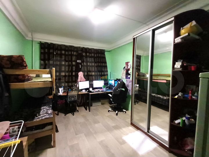 Комната 18 м² в 3-к., 4/4 эт.