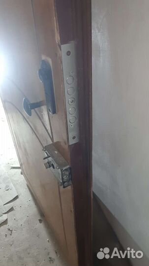 Дверь металлическая входная б/у