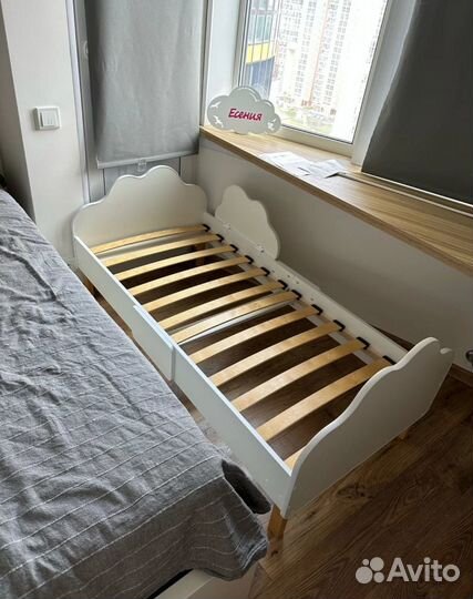 Деревянная детская кроватка 