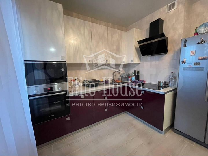 3-к. квартира, 90 м², 3/18 эт.