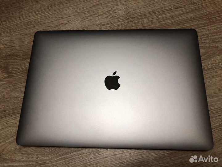 Macbook Pro 15 2019 i7/16/Pro 555X/256GB