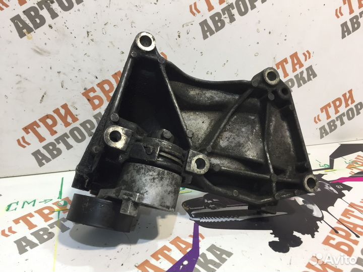 Рено Трафик Кронштейн навесного оборудования