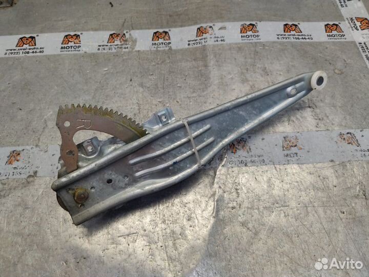 Стеклоподъемник задний правый Toyota Corolla E12