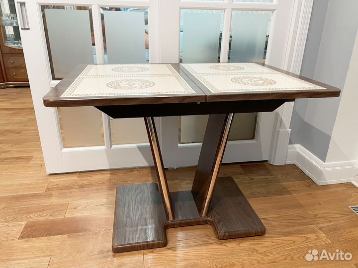 Кухонный стол и стулья