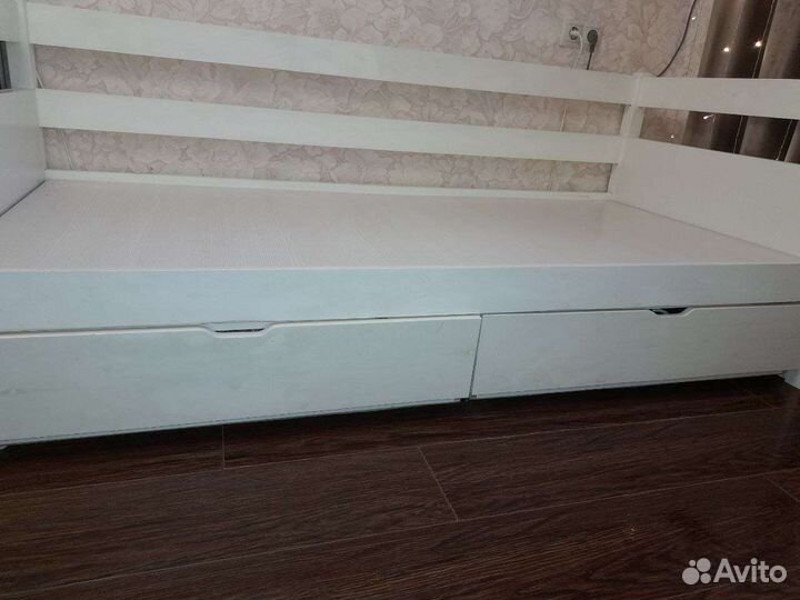 Кровать