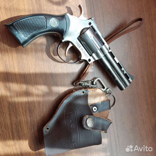 Зажигалка в виде пистолета