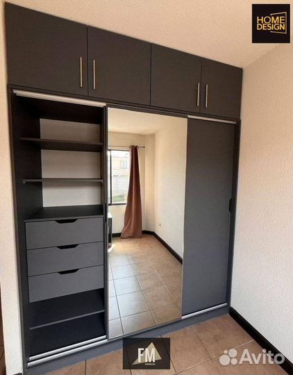 Книжный шкаф