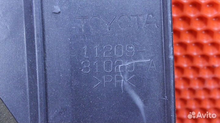 Крышка двс декоративная Toyota Mark X DBA-GRX121 3