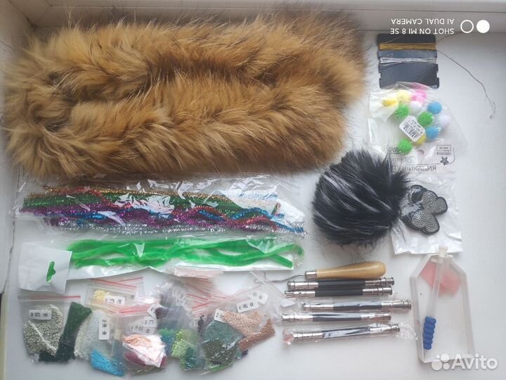 Журналы, пряжа, остатки роскоши для рукоделия