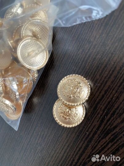 Пуговицы золотые на ножке