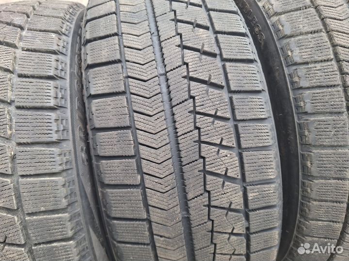 Bridgestone Blizzak VRX 215/45 R17
