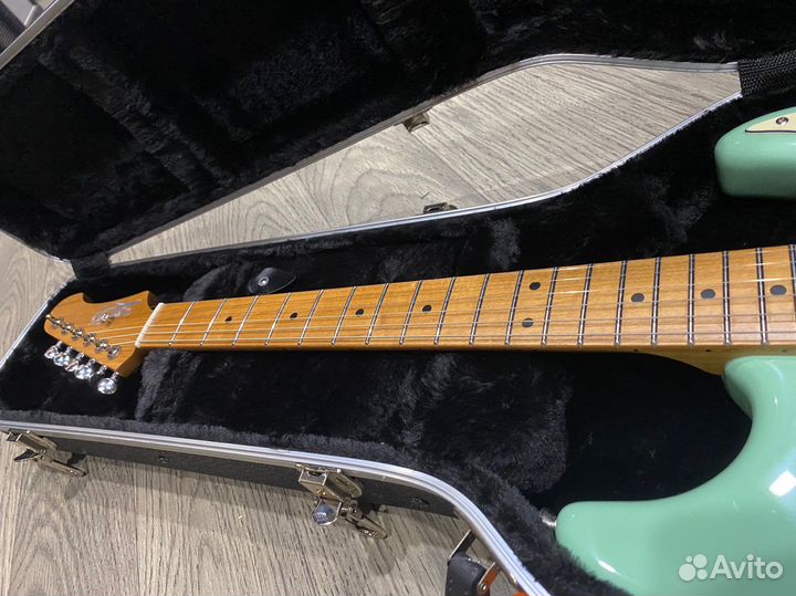 Жесткий кейс для электрогитары (Новый)