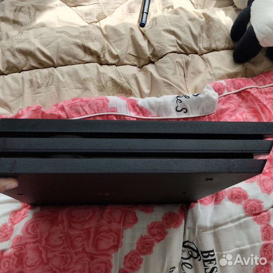 Sony ps4 pro 1tb +игры провода и 2джостика