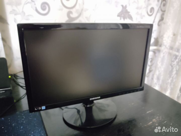 Монитор Samsung S19B300