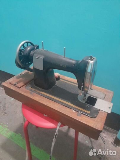 Швейная машина Minerva