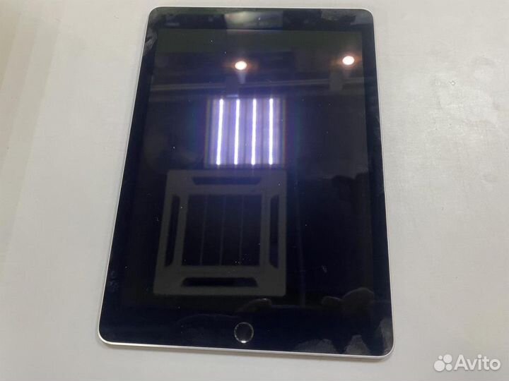 Планшет Apple iPad Pro 9.7 256Gb Wi-Fi (Gray) б/у
