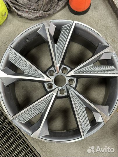 Диски на audi Q7 r21