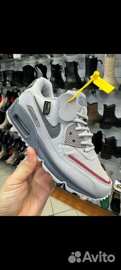 Кроссовки
