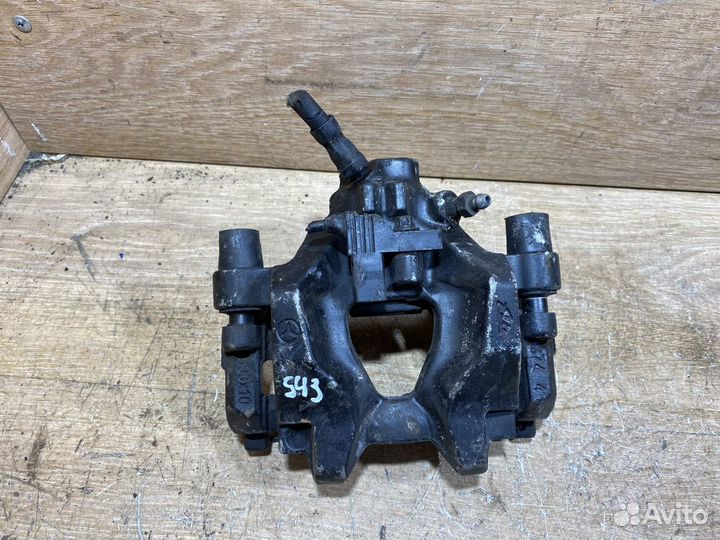 Суппорт задний правый Mercedes W204 S43