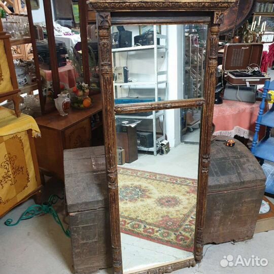 Зеркало антикварное в деревянной раме