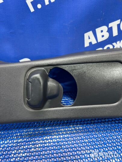 Обшивка средней стойки Ford Explorer внедорожник