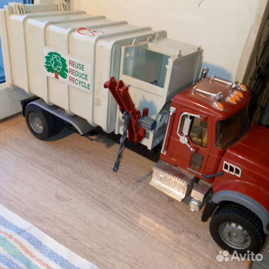 Игрушка машина мусоровоз