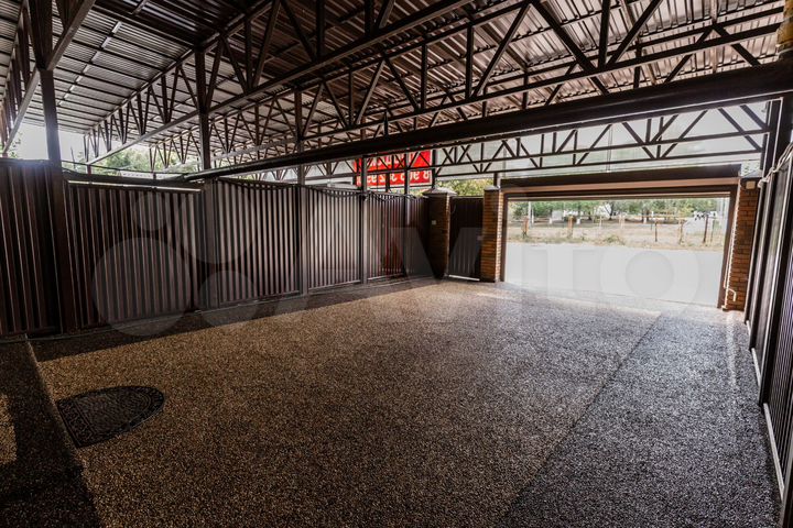 Дом 190 м² на участке 2,7 сот.