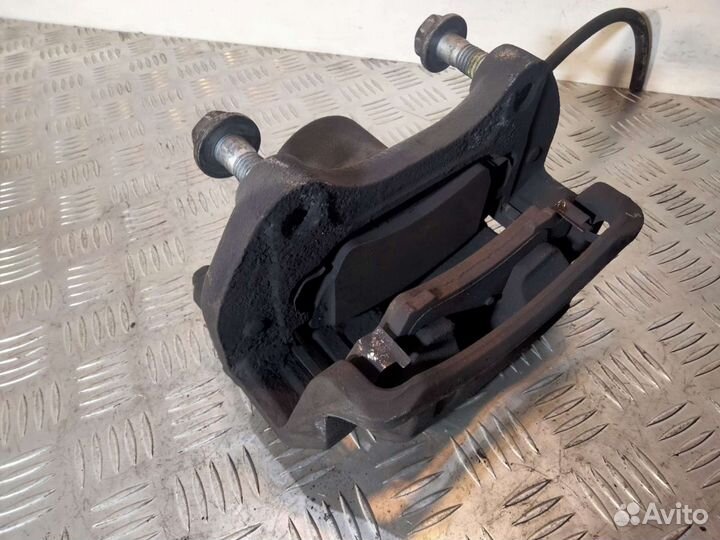 Суппорт передний правый Опель Инсигния