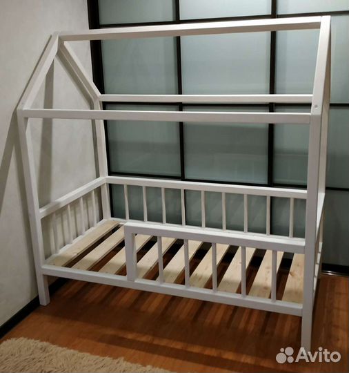 Кроватка домик