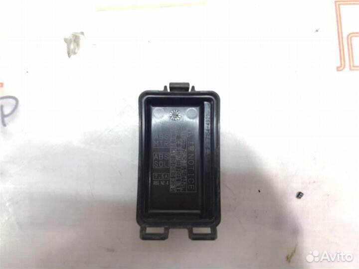 Блок реле под капотом Toyota Windom (MCV30) 2004