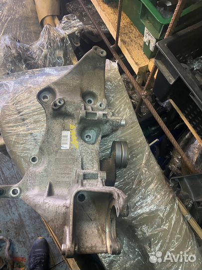 Кронштейн генератора рено дастер