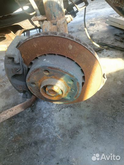 Передний поворотный кулак opel omega а