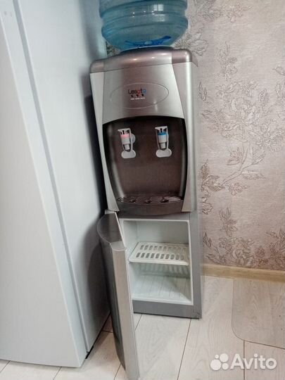 Кулер для воды напольный