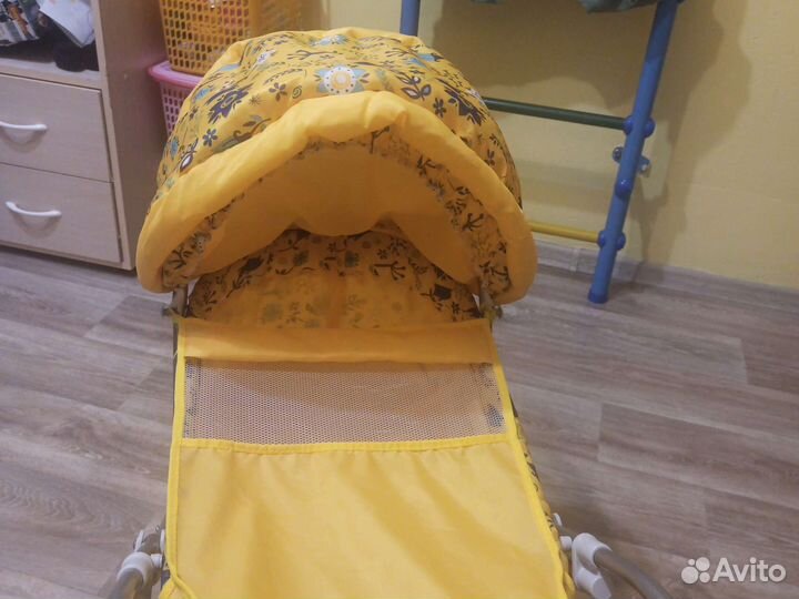 Коляска кукольная