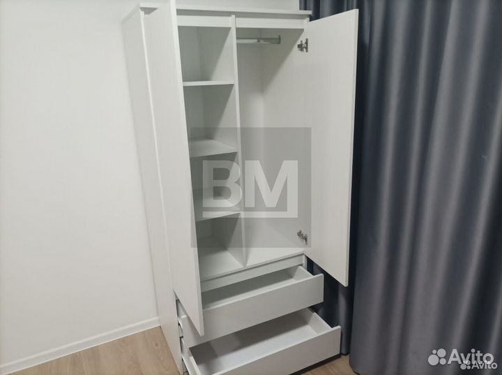 Шкаф белый распашной