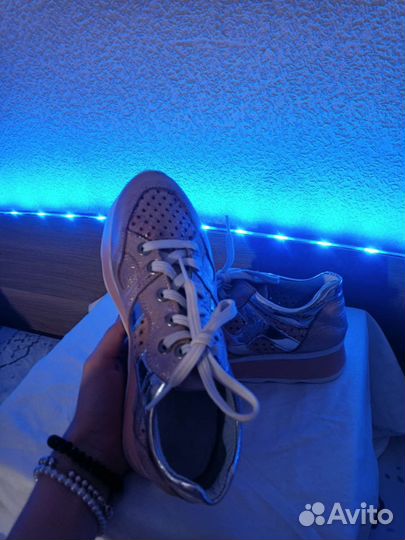 Кроссовки для девочки