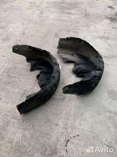 Задний подкрылок Toyota Crown Majesta 186