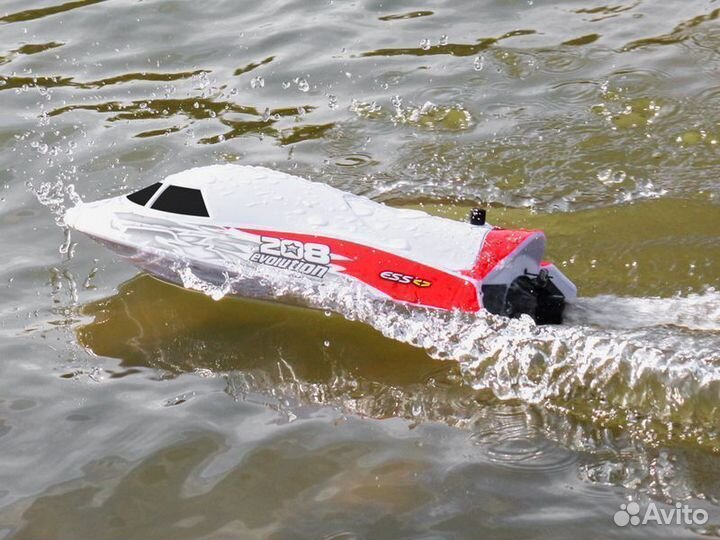 Радиоуправляемый скоростной катер