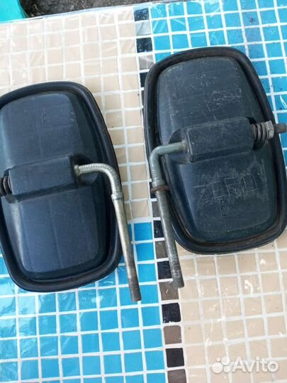 Боковое зеркало