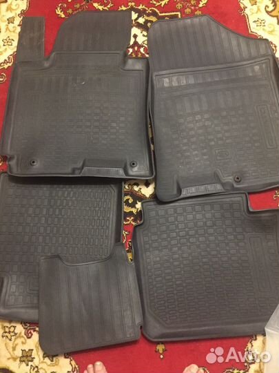 Автомобильные коврики резиновые