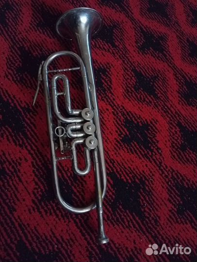 Музыкальный инструмент труба