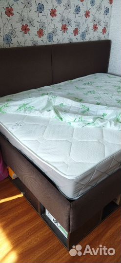 Кровать двухспальная с матрасом бу