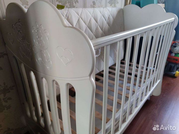 Детская кровать из бука с маятником + матрас