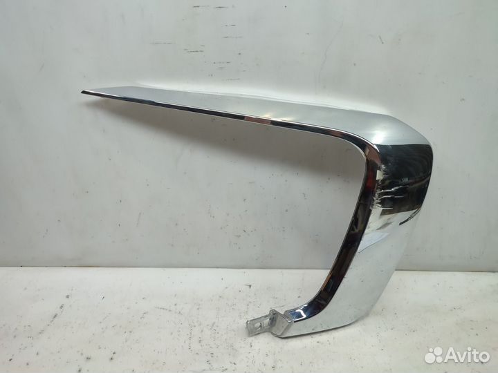 Молдинг бампера передний правый Mitsubishi Pajero